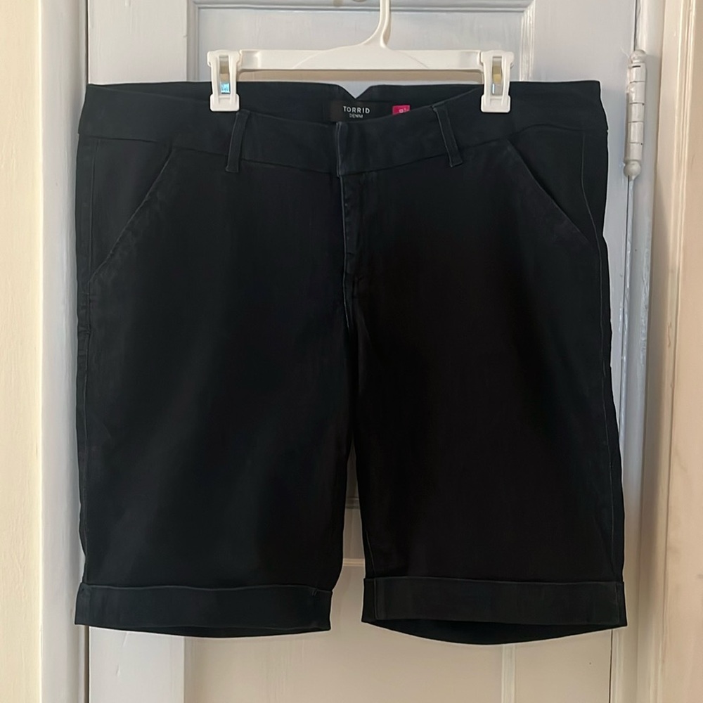 Torrid dark denim shorts size 20